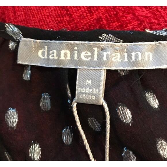 Daniel Rainn Black Silver Silk Blouse Metallic Cap Sleeve Medium NWT - Picture 5 of 7